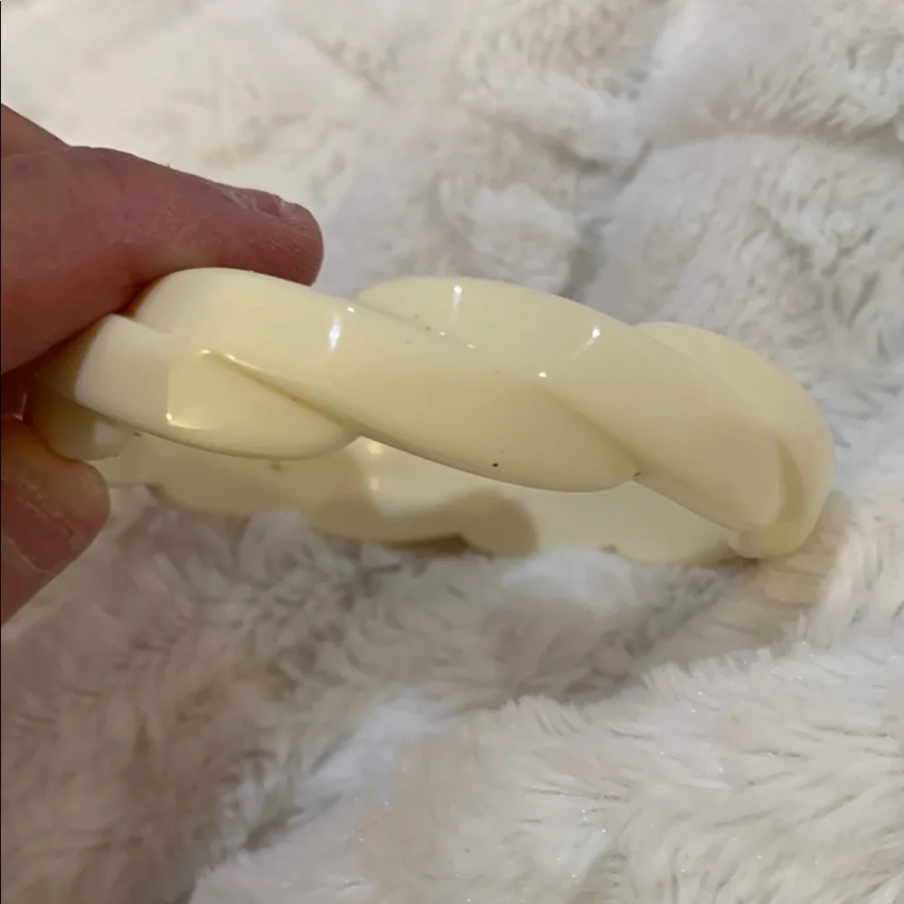Vintage Avon Ivory “Modern Art Bracelet” in‎ Original Box